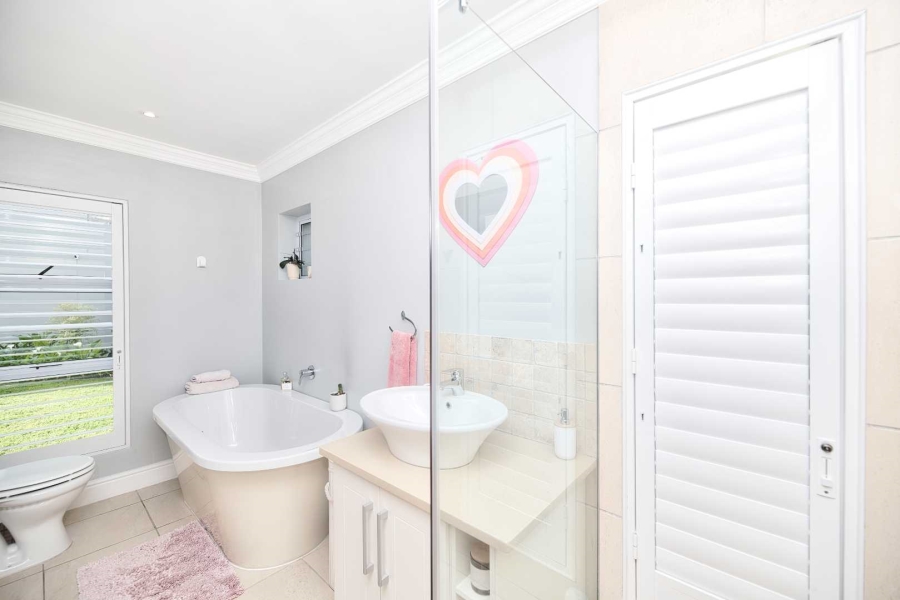 4 Bedroom Property for Sale in Hemel en Aarde Estate Western Cape